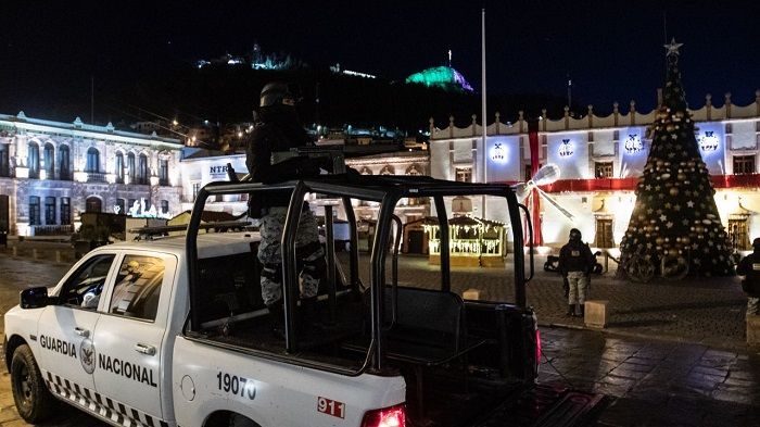 Zacatecas. Dejan camioneta con cuerpos en árbol de Navidad