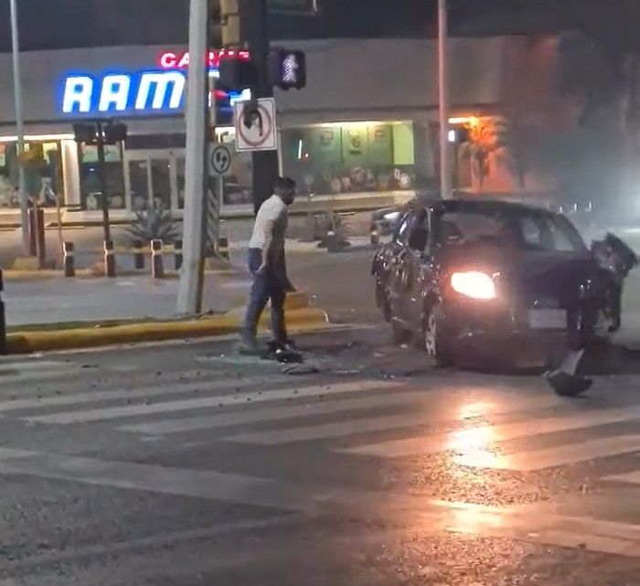 Voltea su auto tras volcarse en Nuevo León