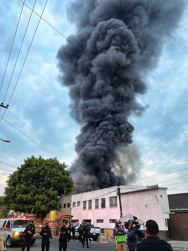 Difunden videos del incendio en fábrica de Azcapotzalco