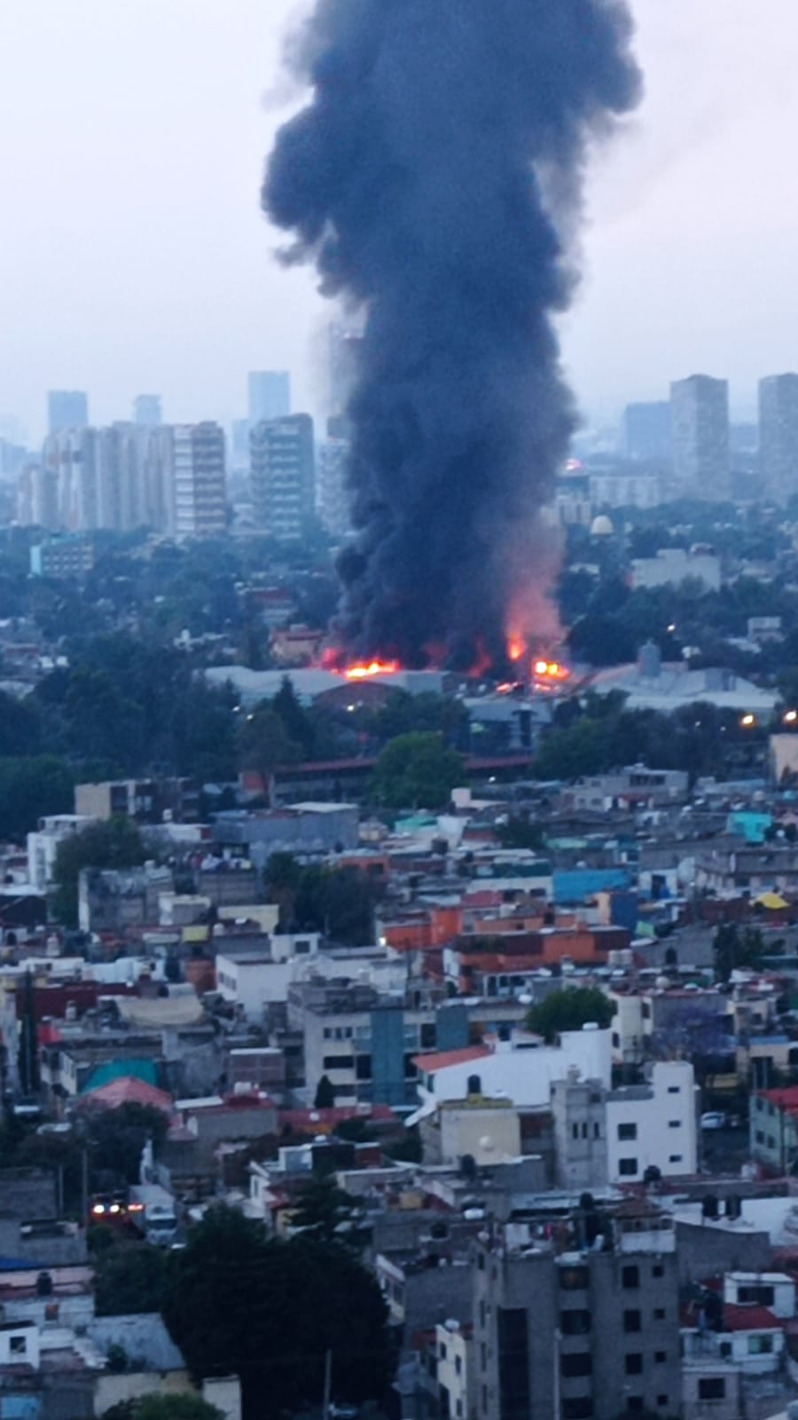 Difunden videos del incendio en fábrica de Azcapotzalco