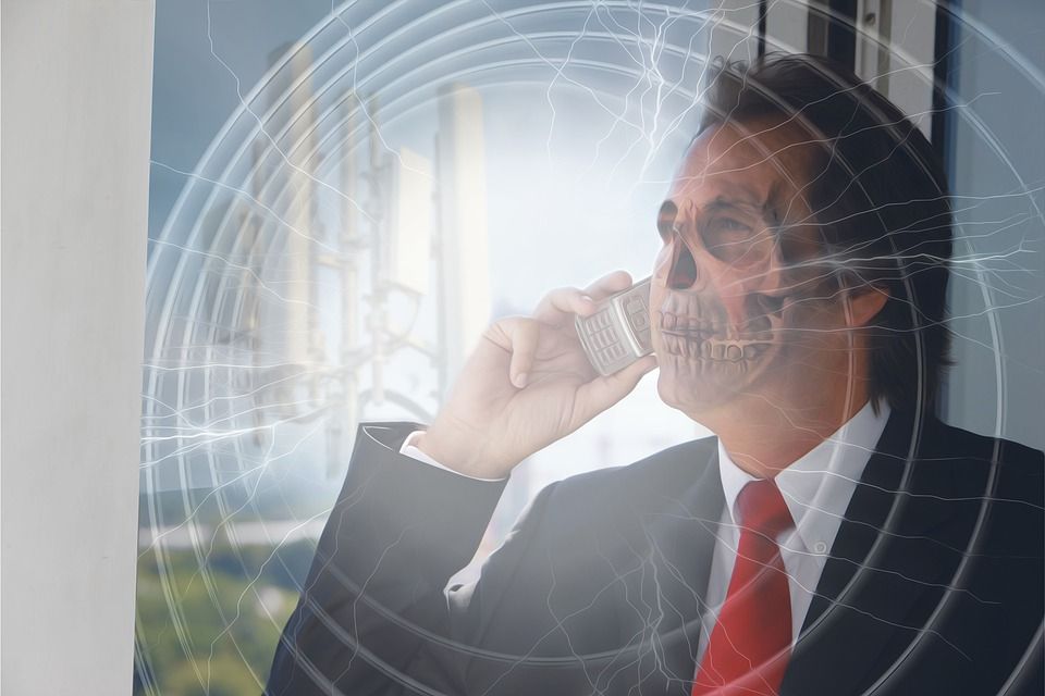 ¿Cómo protegerse de la radiación de los celulares?