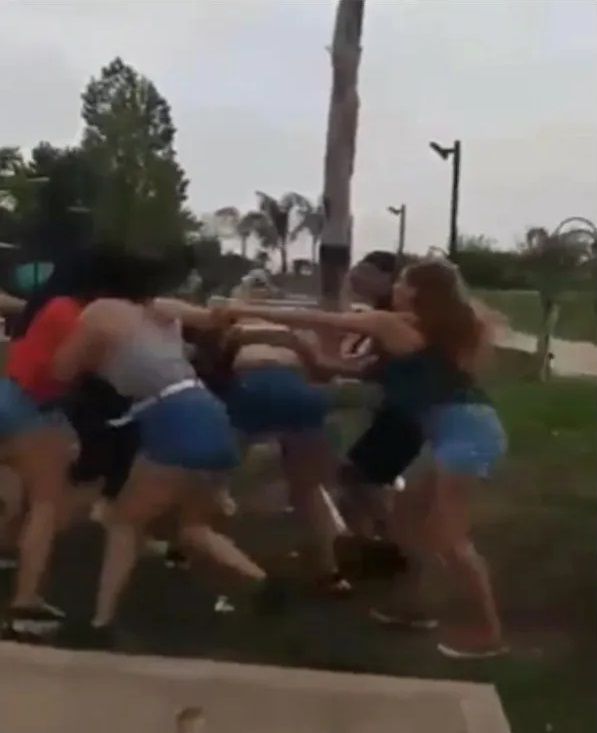 Captan brutal pelea de mujeres en Argentina