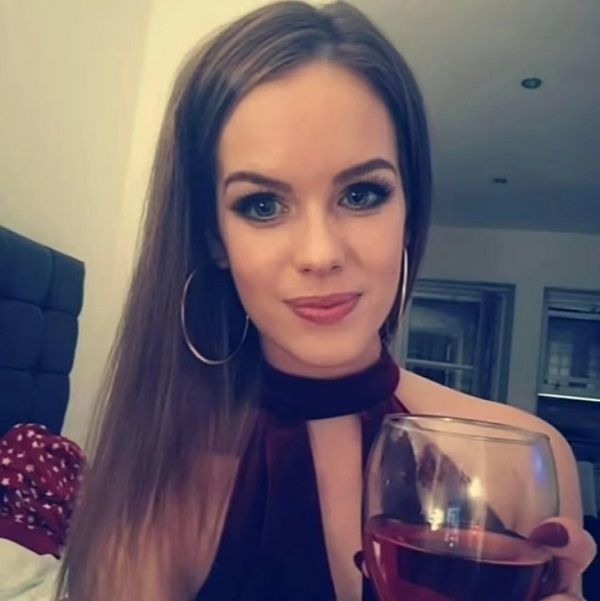 Melissa Tweedie. Maestra tiene relaciones con su alumno