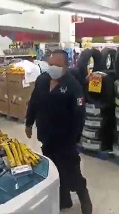 Tabasco. Exhiben a policía por robar en supermercado |VIDEO 