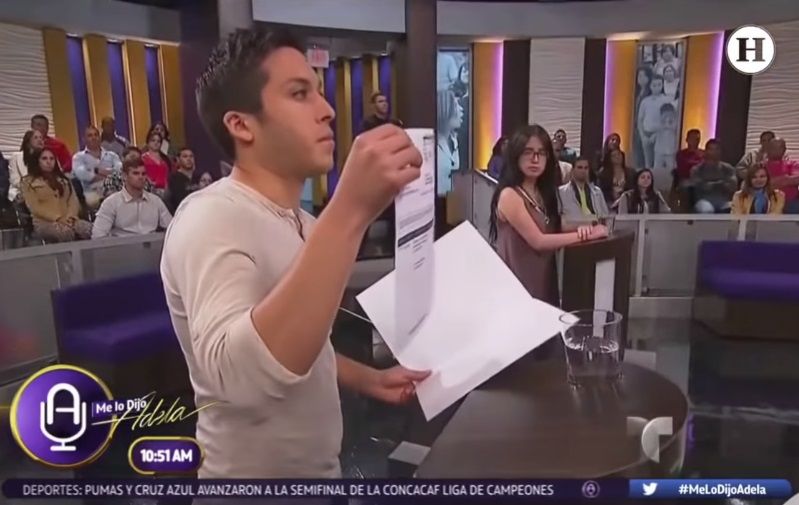 Adela Micha se burla de Alex Tienda