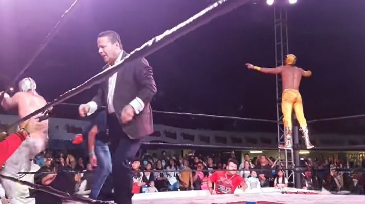 Alfredo Adame, ridiculizado durante lucha libre |VIDEO