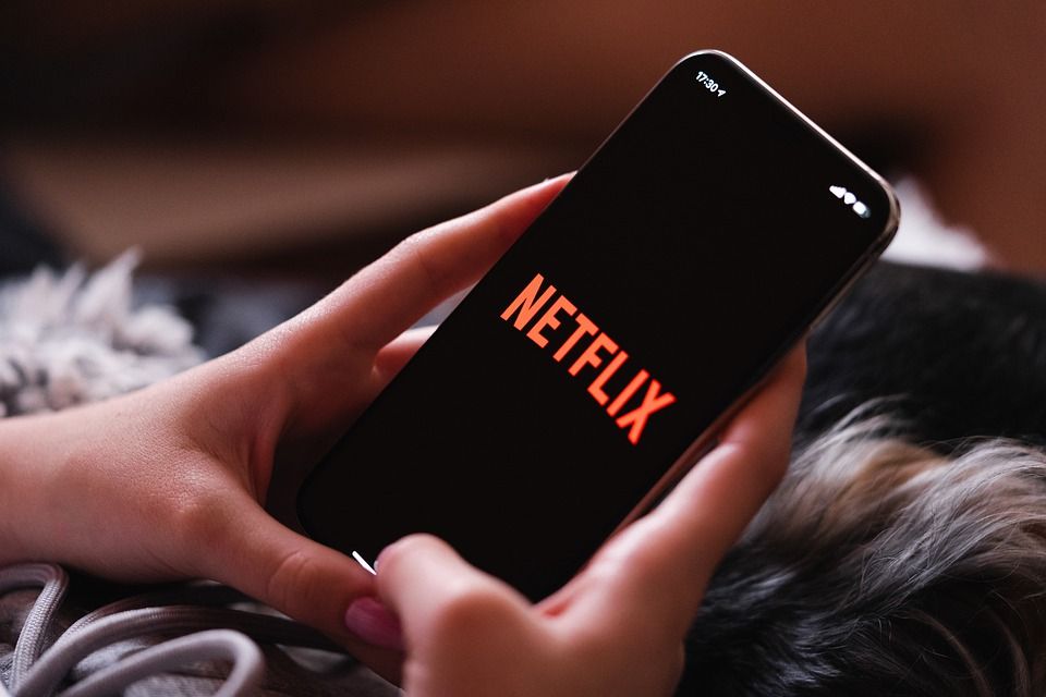 ¿Netflix cobrará extra por compartir mi cuenta?