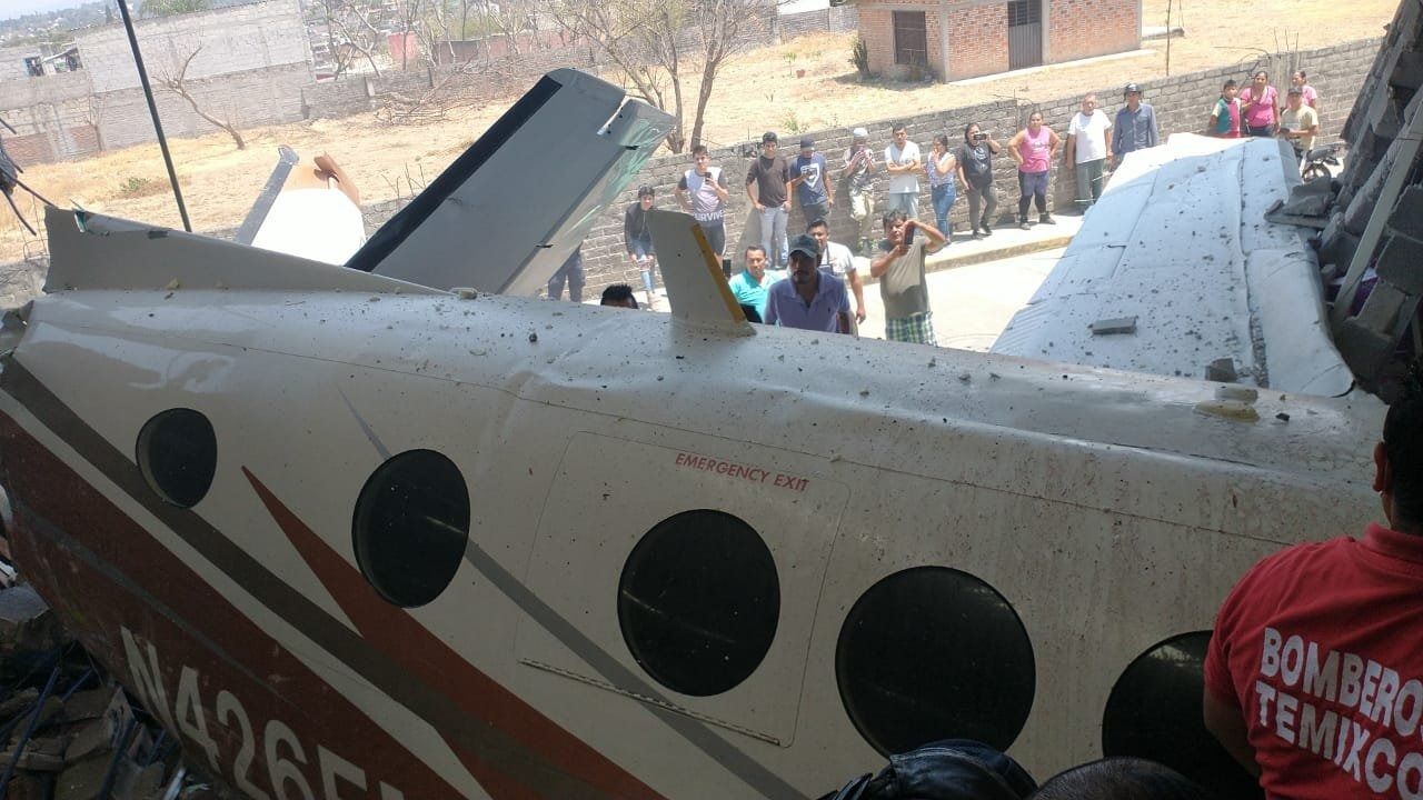 Avioneta se estrella contra Bodega Aurrerá en Temixco |VIDEO