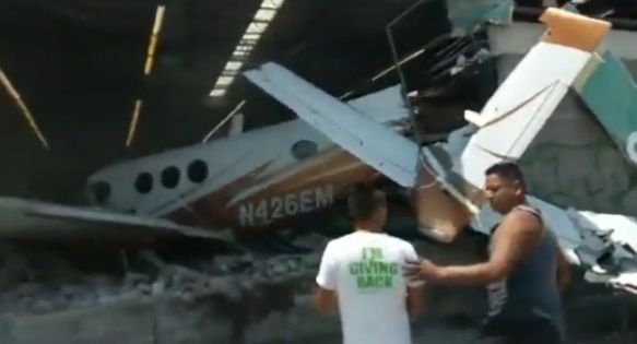 Avioneta se estrella contra Bodega Aurrerá en Temixco |VIDEO