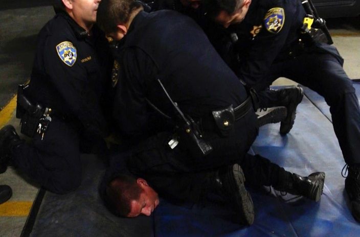 Edward Bronstein. Policía mata a hombre detenido |VIDEO