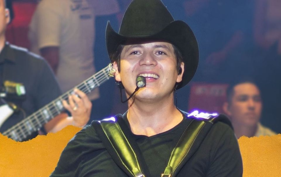 Remmy Valenzuela intenta besar a fan en concierto |VIDEO 