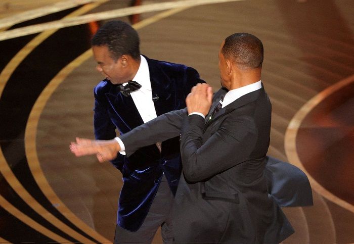 Will Smith teaches a child how to slap