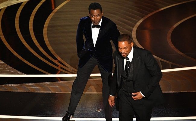 Will Smith pide perdón a Chris Rock por golpearlo