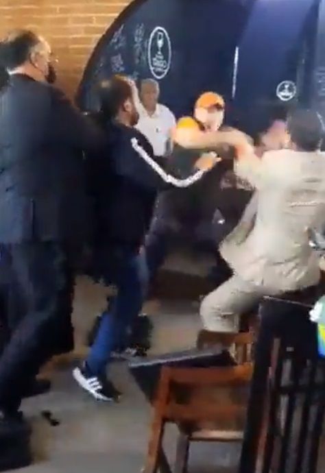 Alfredo Adame se pelea con abogado de Carlos Trejo |VIDEO