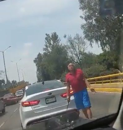 CDMX. Hombre agrede a familia en Río Churubusco