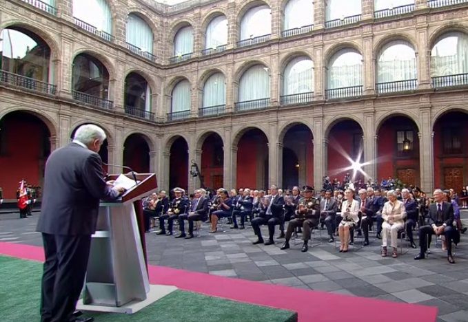 AMLO garantiza apoyo a abuelitos y a estudiantes