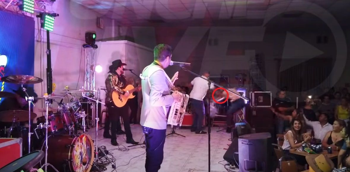 Apuñalan a mujer durante concierto en Nuevo León