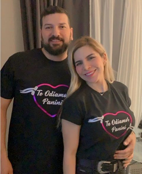 Karla Panini vende playeras sobre el odio que le tienen