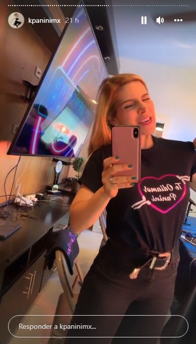 Karla Panini vende playeras sobre el odio que le tienen
