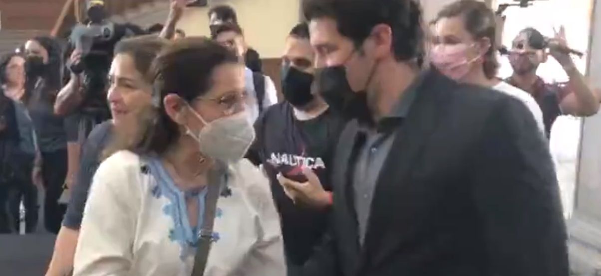 Papás de Debanhi se reúnen con Samuel García