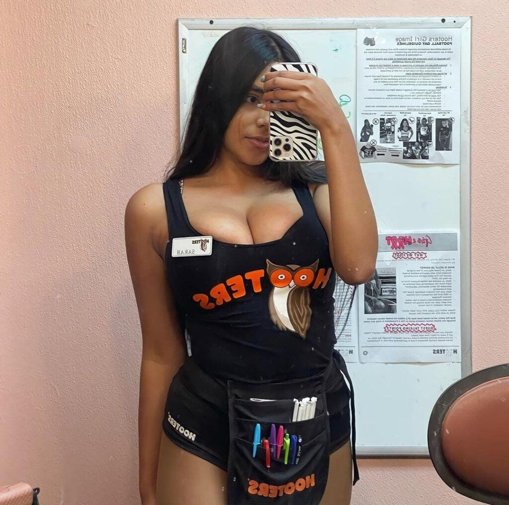 Sarah Balderrama, mesera de Hooters