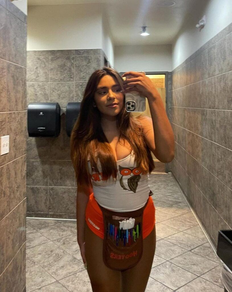 Sarah Balderrama, mesera de Hooters