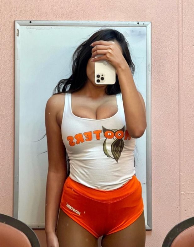 Quién es Sarah Balderrama, mesera de Hooters que se viralizó