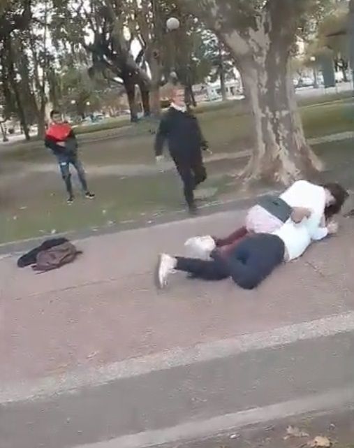 Maestra termina pelea de alumnas a cachetadas |VIDEO 