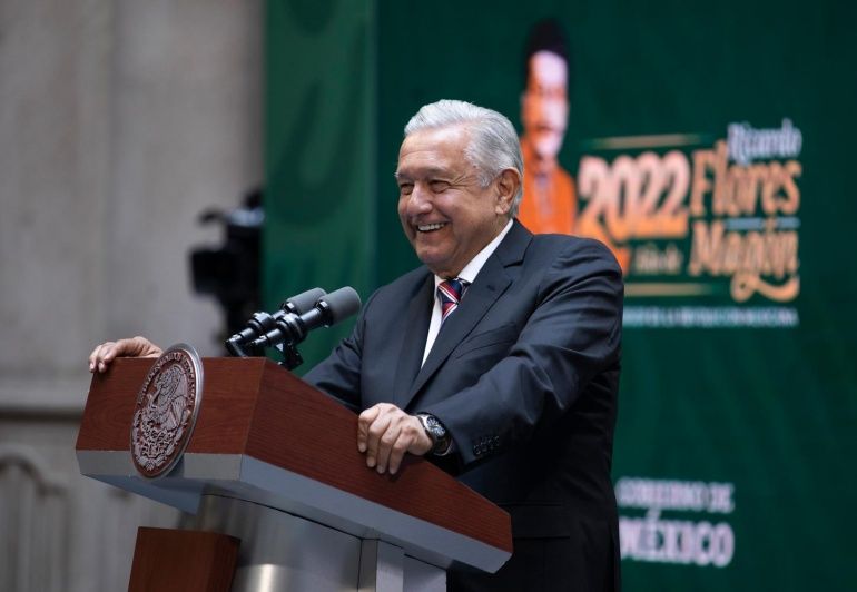 AMLO lanza indirecta contra Azucena Uresti