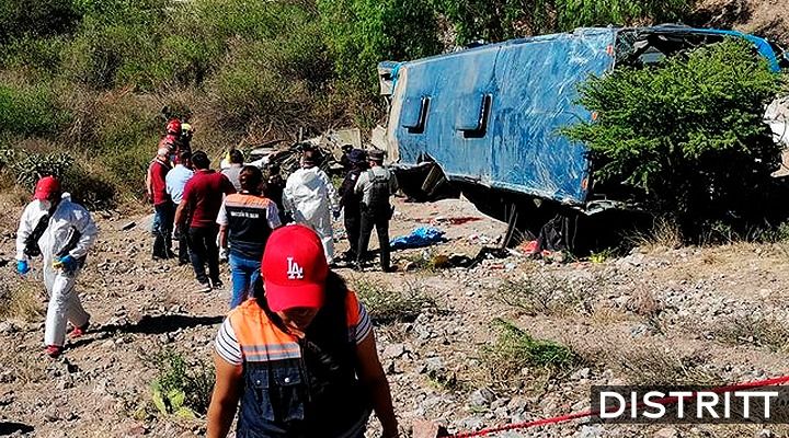 SLP. Autobús cae a barranco en Mexquitic; hay varios muertos