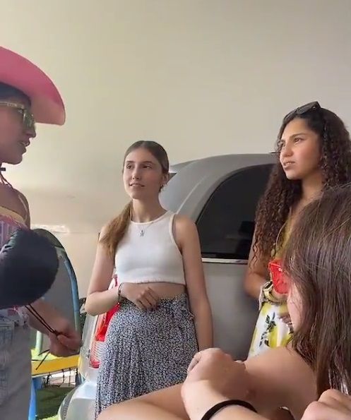 Amigas hacen reto de TikTok y terminan peleando |VIDEO