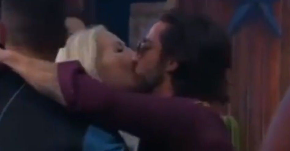 Beso de Laura Bozzo con El Potro se hace viral