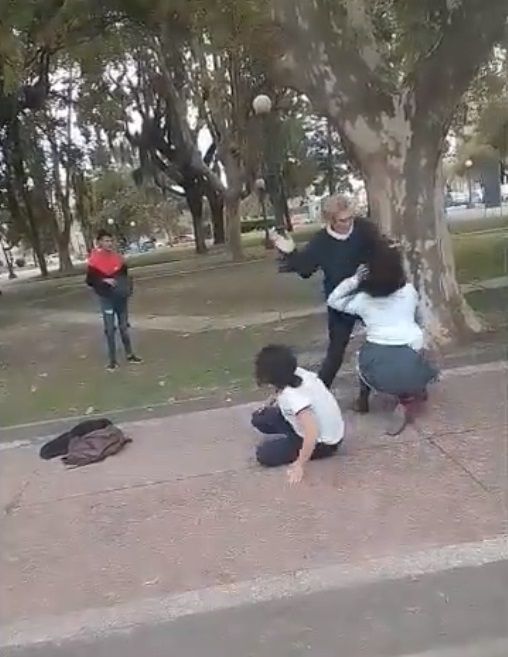 Maestra termina pelea de alumnas a cachetadas |VIDEO 