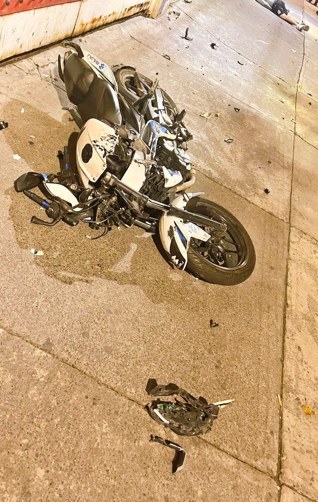 Muere motociclista tras chocar con poste en CDMX |VIDEO