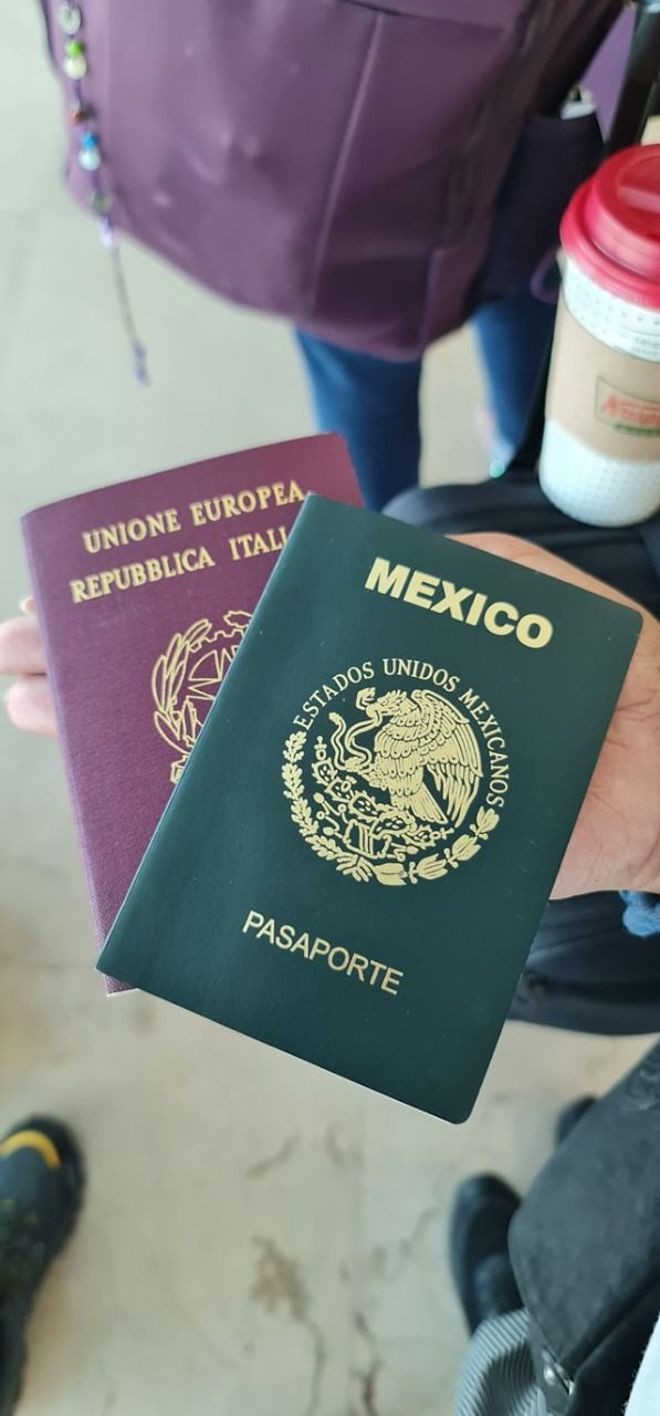 Pareja virtual que no se reconoció en aeropuerto se hace viral