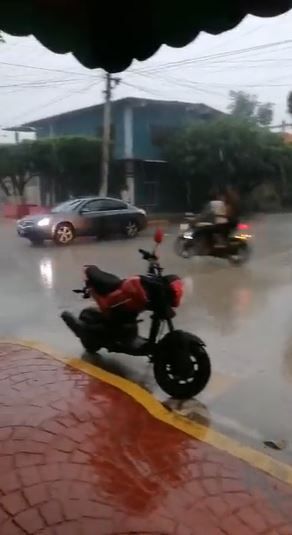 Chiapas. Motociclista choca contra auto en Suchiate |VIDEO