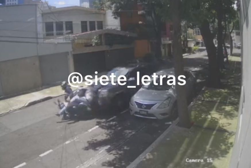 Conductor atropella a ladrones que le robaron en CDMX |VIDEO