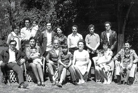 Luis Echeverría y su familia