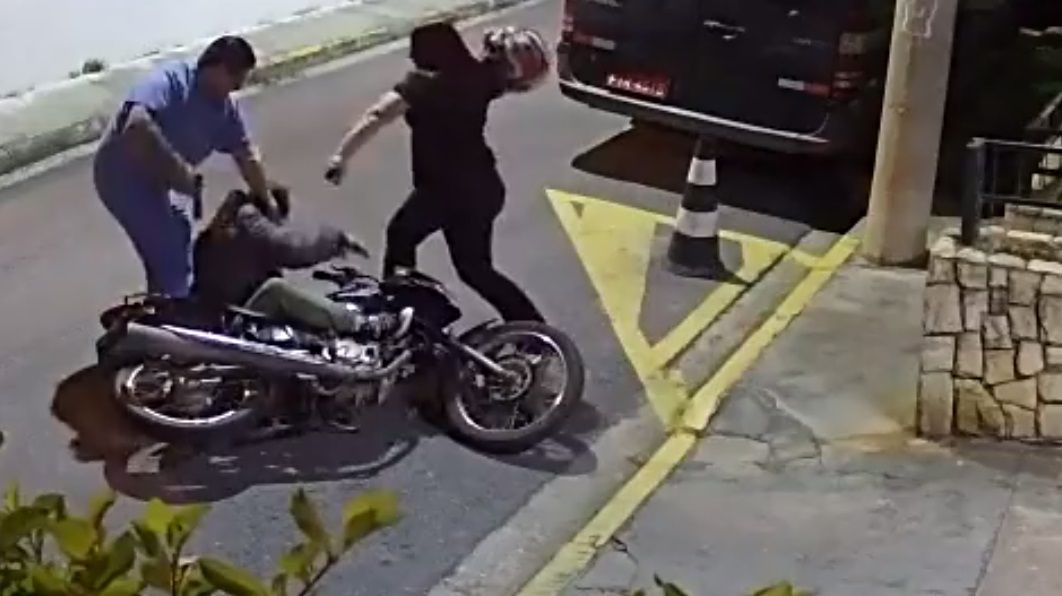 Brasil. Pareja golpea a ladrón tras intento de asalto |VIDEO