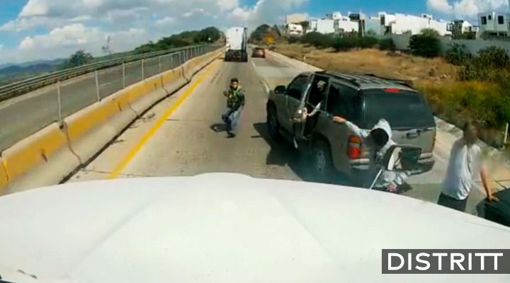 Hombres armados roban tráiler en Querétaro |VIDEO