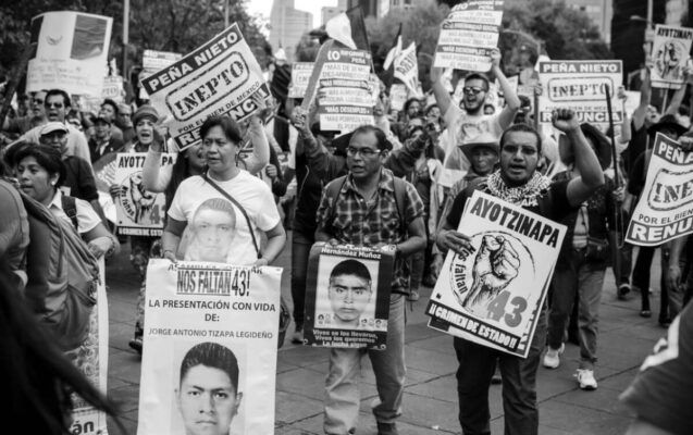 El Quinto Autobús De Ayotzinapa Los Chats Reservados Por Eu