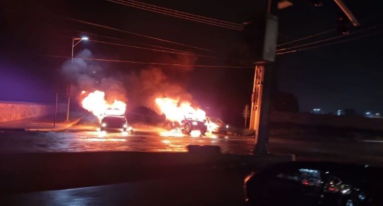 CJNG incendia autos y comercios en Guanajuato