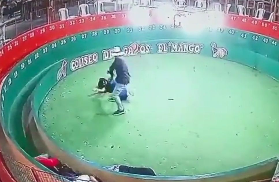 Sicario matar a mujer en plaza de gallos en ecuador