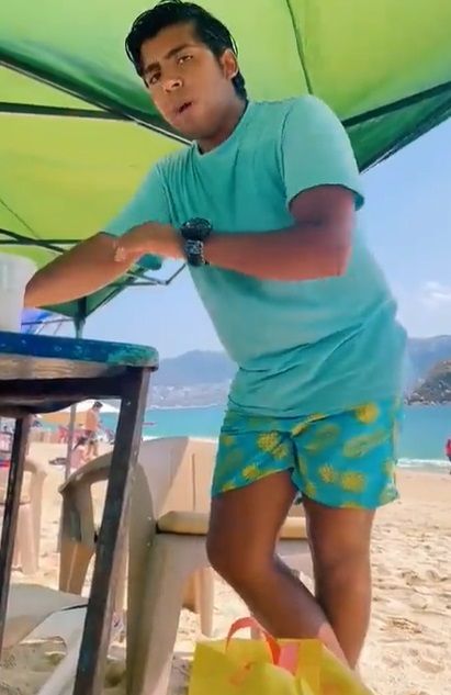 Paco, el de las empanadas 'chantajea' a turistas |VIDEO