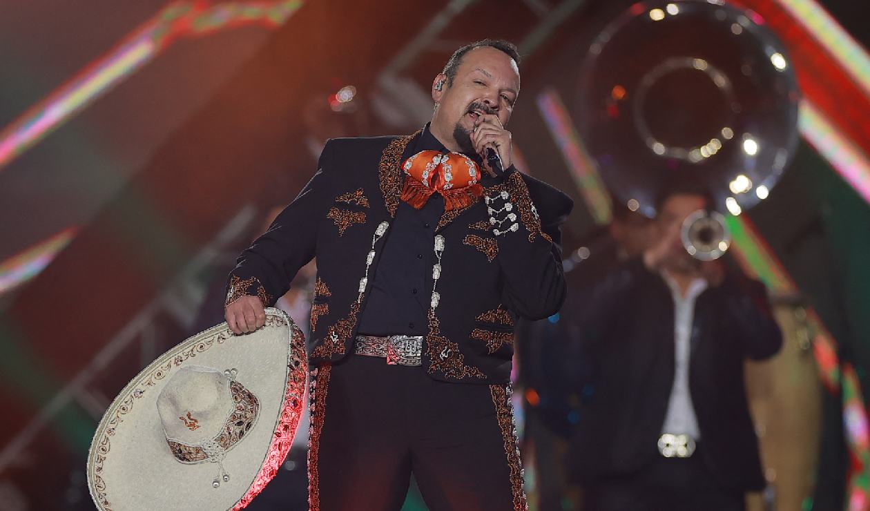 Pepe Aguilar arremete contra fans 