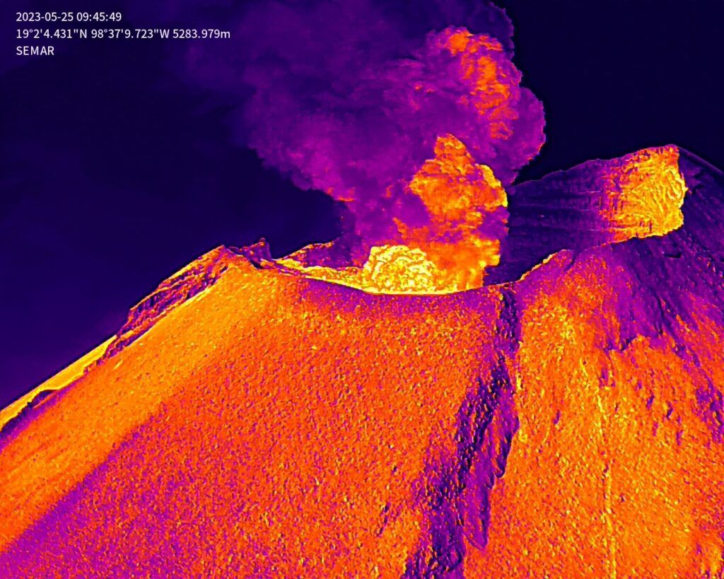 Dron explota volcán