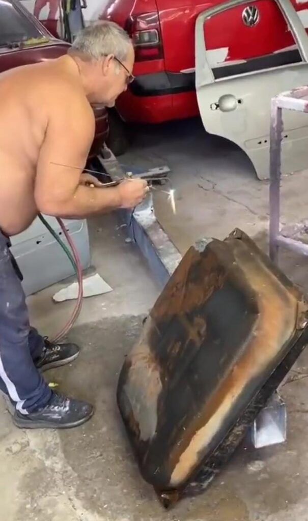 hombre soldando tanque gasolina