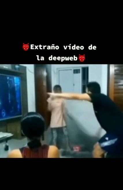 Niña castigada por disfrazarse de fantasma 