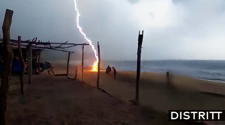 Cae rayo en Maruata, así fue el impresionante momento