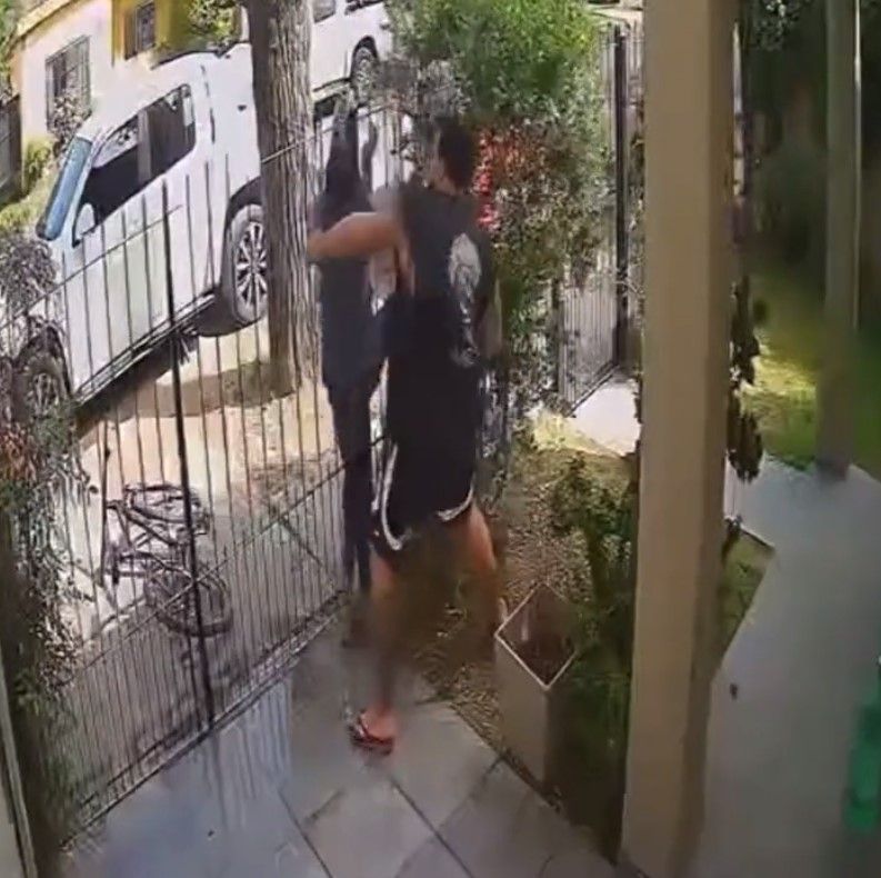 Ciudadano da golpiza a ladrón de bicicleta